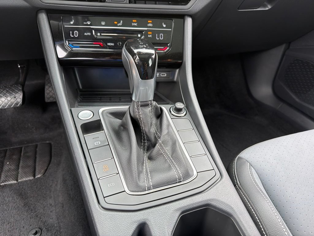Used 2025 Volkswagen Jetta SE w/ Sunroof Package FWD image 19