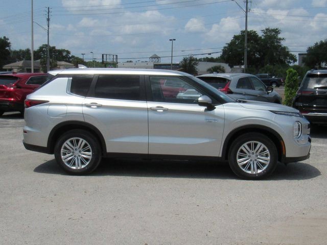 New 2025 Mitsubishi Outlander ES image 2