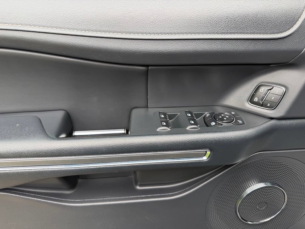 Certified 2024 Ford Expedition XLT AWD/4WD image 18