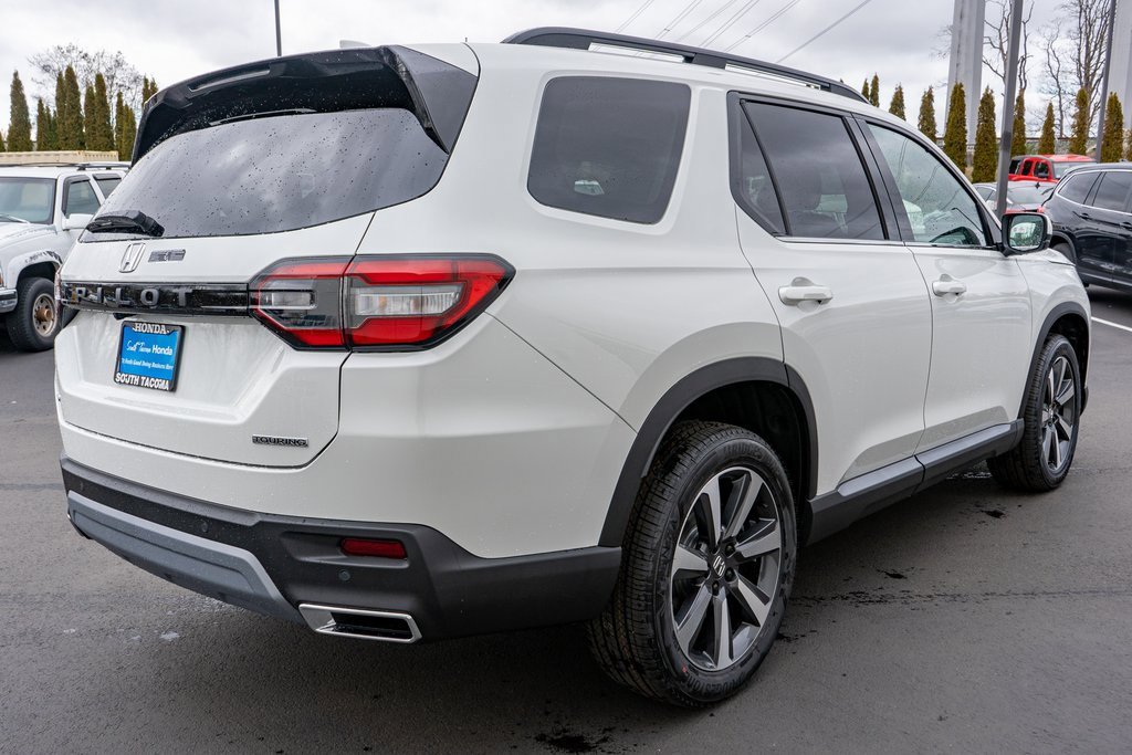New 2025 Honda Pilot Touring image 6