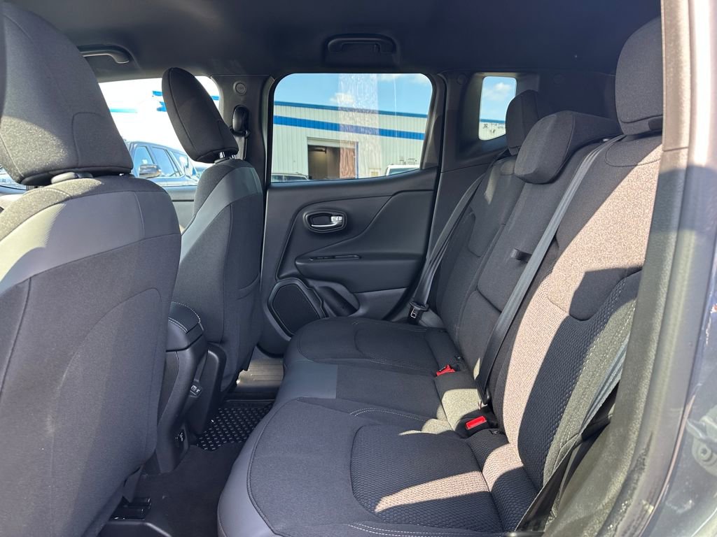 Used 2022 Jeep Renegade Altitude w/ Convenience Group AWD/4WD image 11