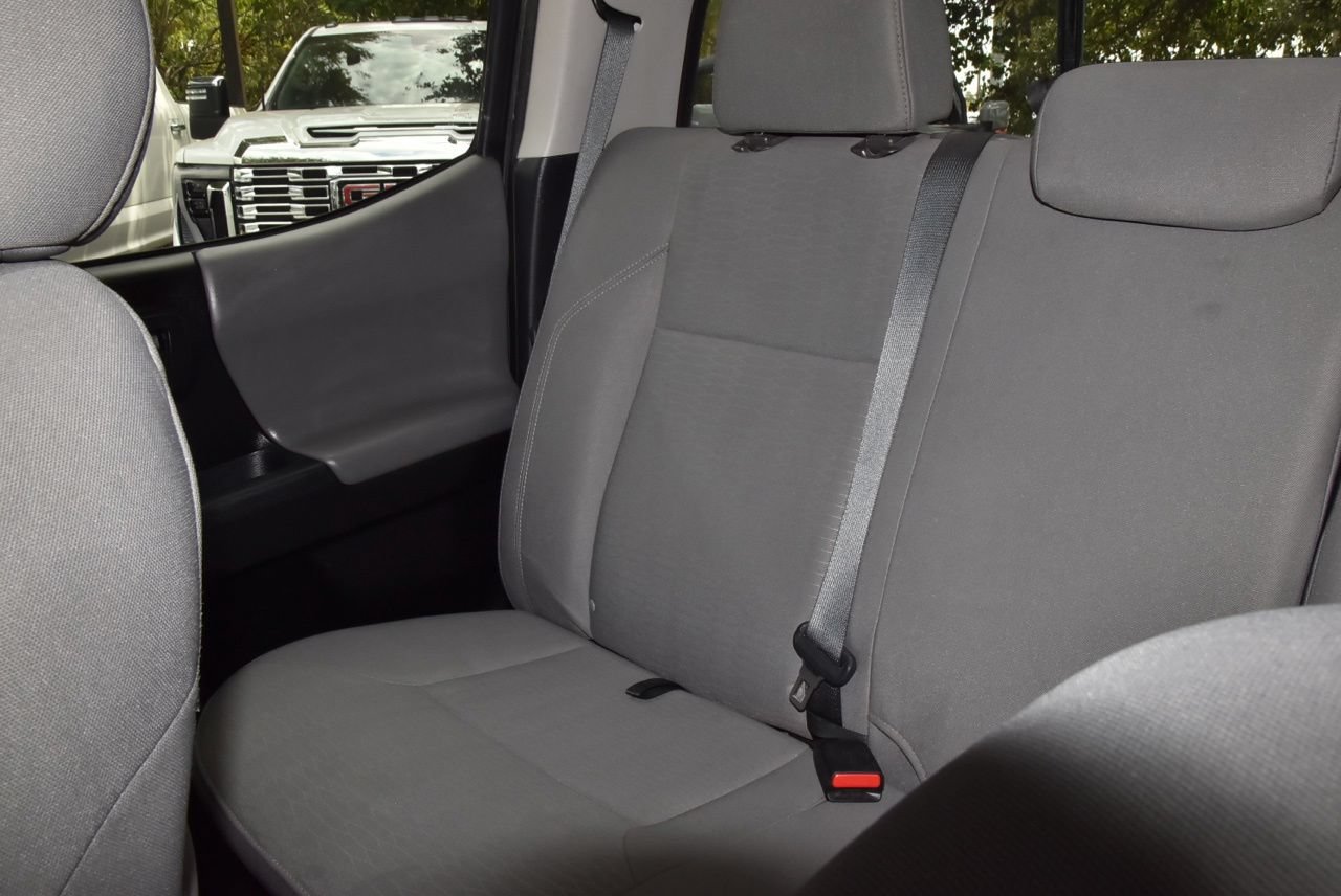 Used 2018 Toyota Tacoma SR5 AWD/4WD image 18