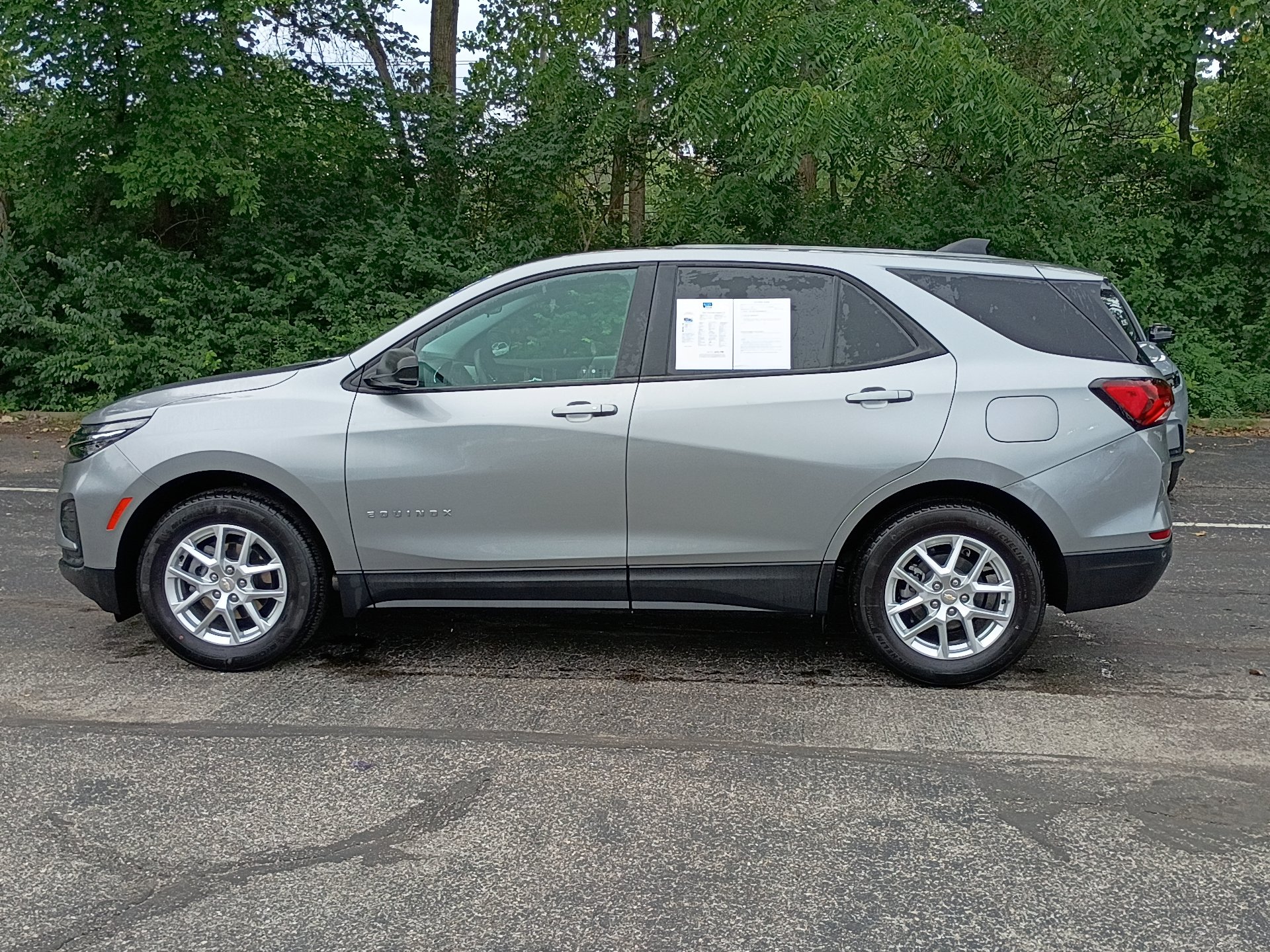Used 2024 Chevrolet Equinox LS w/ LS Convenience Package FWD image 6