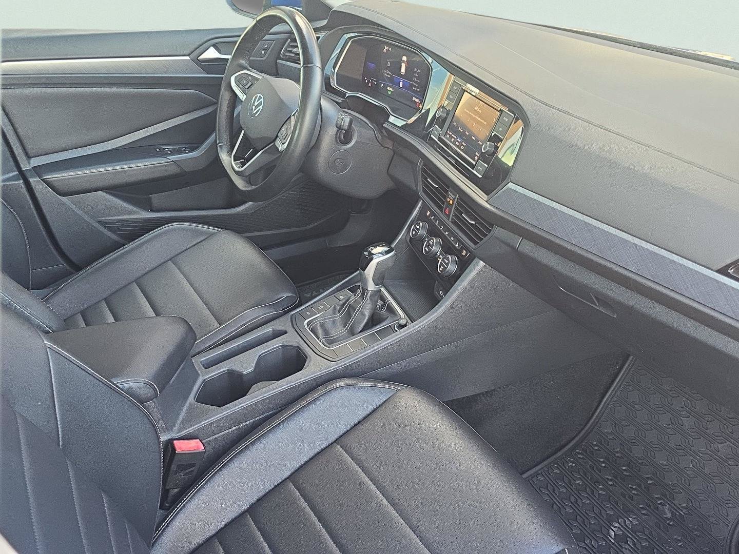 Used 2024 Volkswagen Jetta SE w/ Panoramic Sunroof Package FWD image 13
