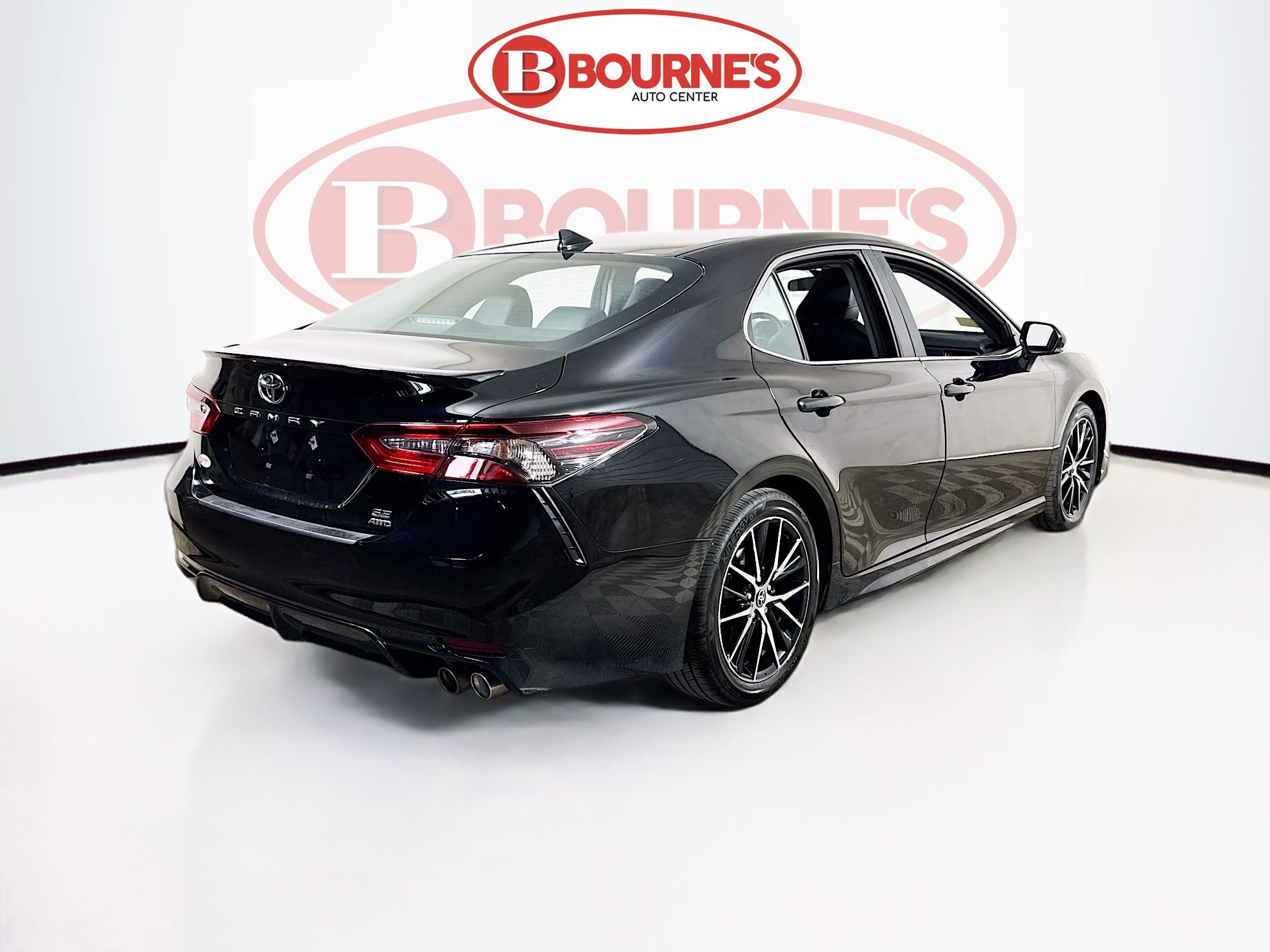 Used 2024 Toyota Camry SE w/ Cold Weather Package AWD/4WD image 9