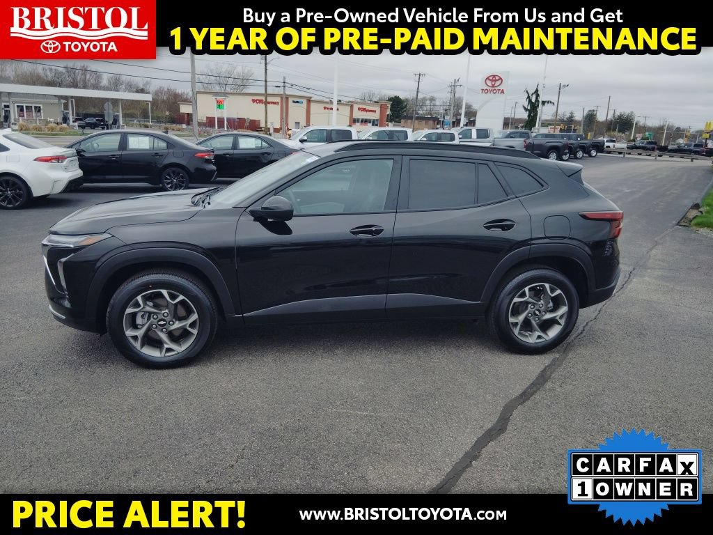 Used 2025 Chevrolet Trax LT w/ LT Convenience Package FWD image 4
