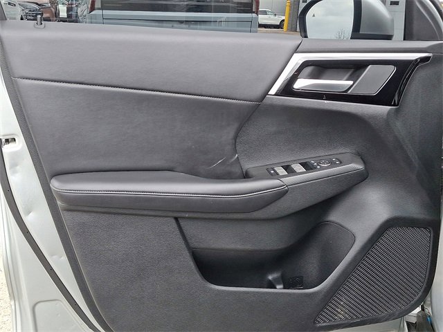 Used 2024 Mitsubishi Outlander SE Black Edition image 12