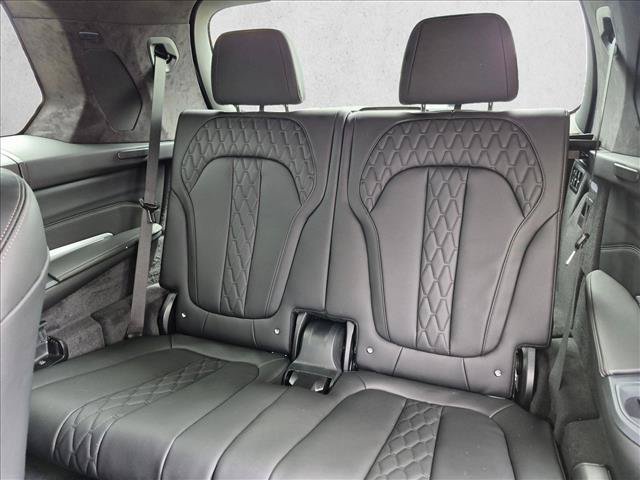 Used 2027 BMW X7 M60i AWD/4WD image 18