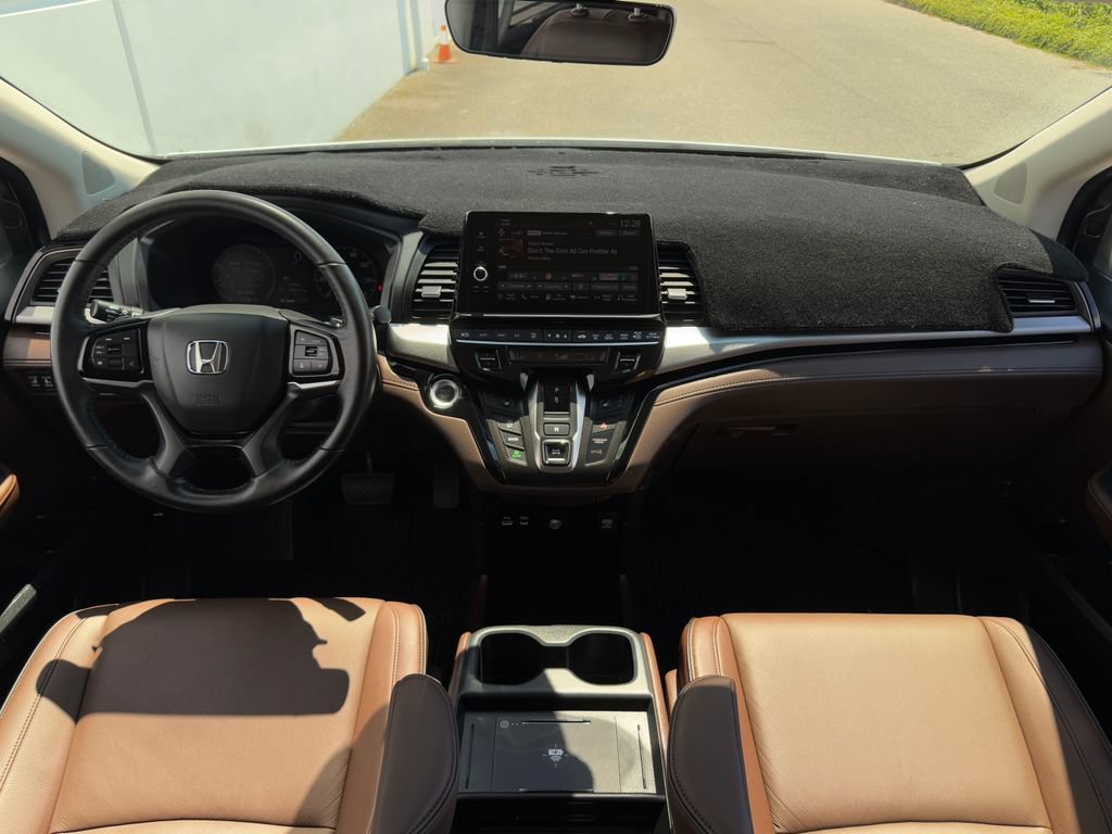 Used 2025 Honda Odyssey Touring image 12
