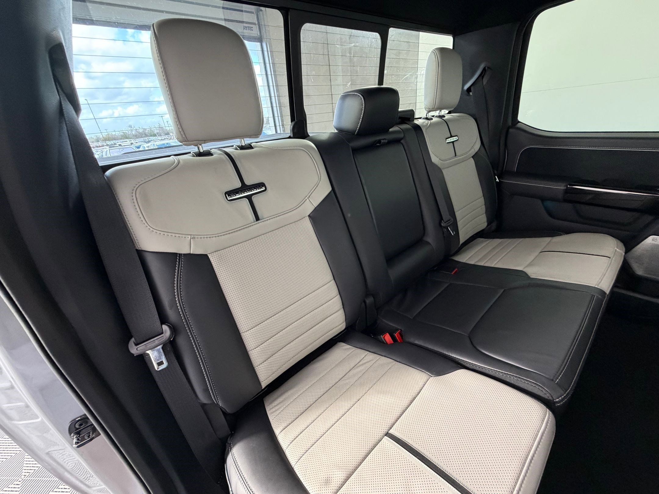 Used 2023 Ford F150 Lightning Platinum image 33