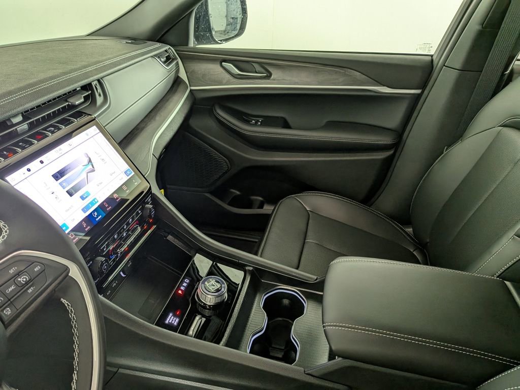 New 2025 Jeep Grand Cherokee Limited w/ Luxury Tech Group II image 25