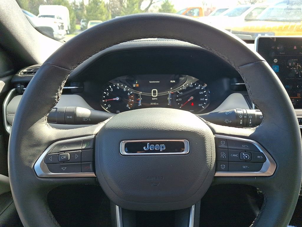 Used 2025 Jeep Compass Limited image 17