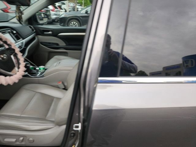 Used 2019 Toyota Highlander XLE image 5