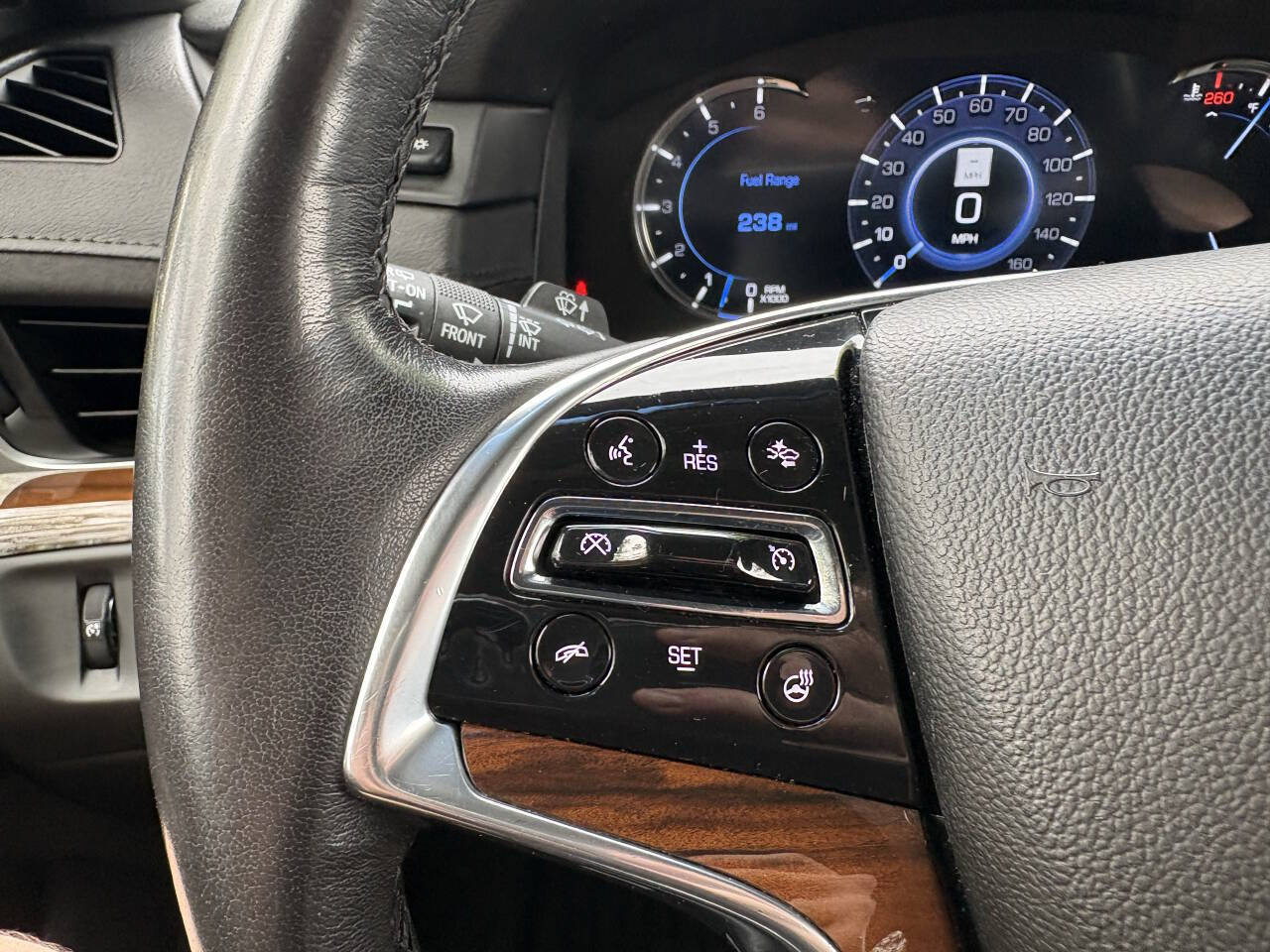 Used 2020 Cadillac Escalade Premium Luxury AWD/4WD image 15