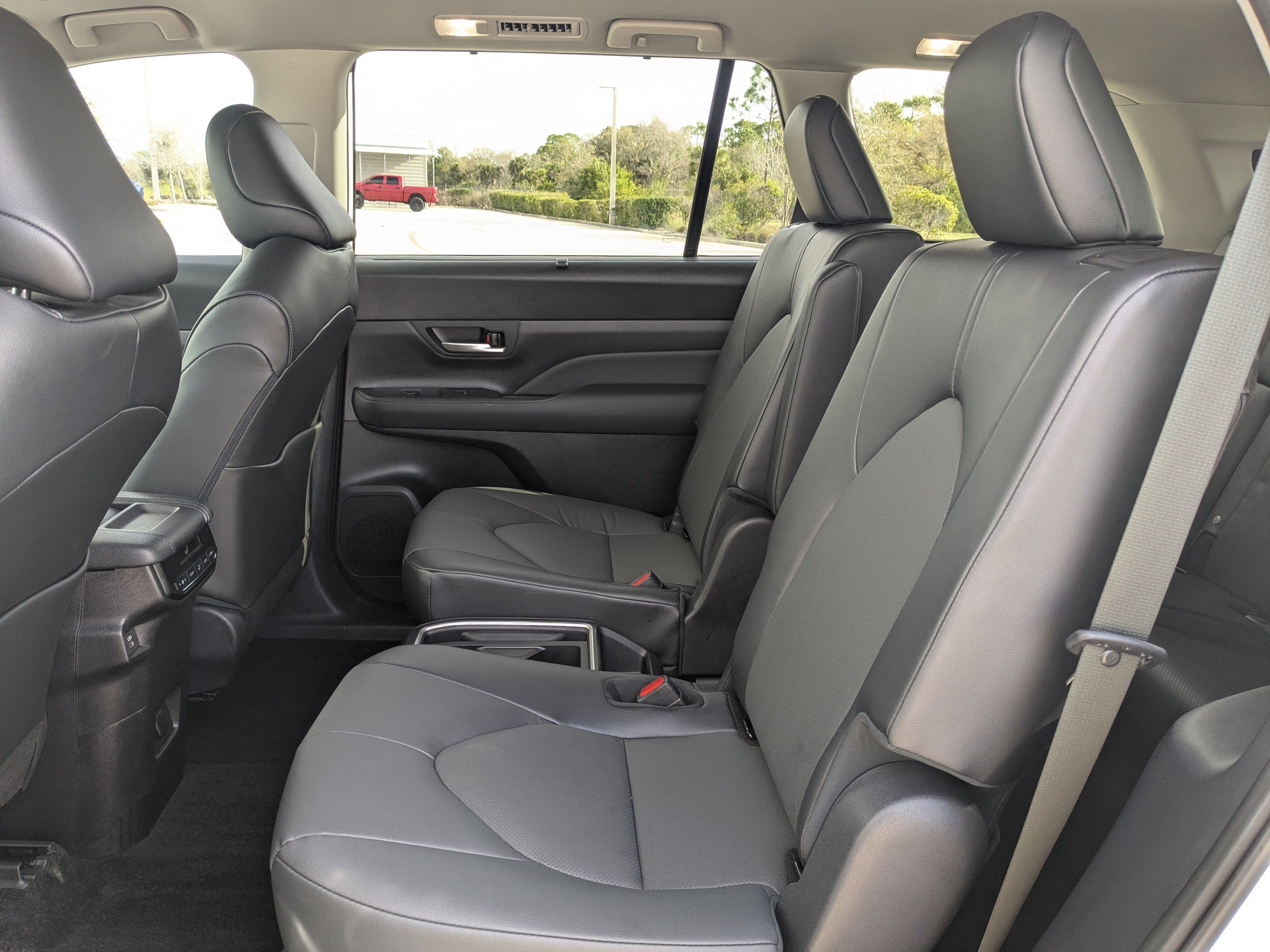 Used 2025 Toyota Grand Highlander AWD Hybrid image 18