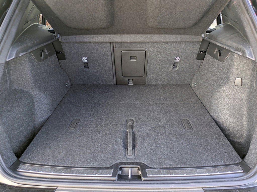 Certified 2025 Volvo XC40 B5 Plus image 13