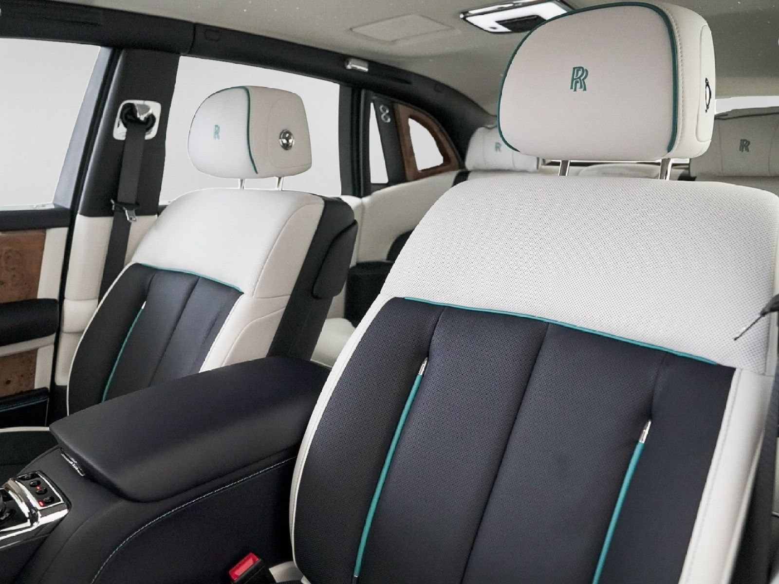 New 2026 Rolls-Royce Phantom Sedan RWD image 6