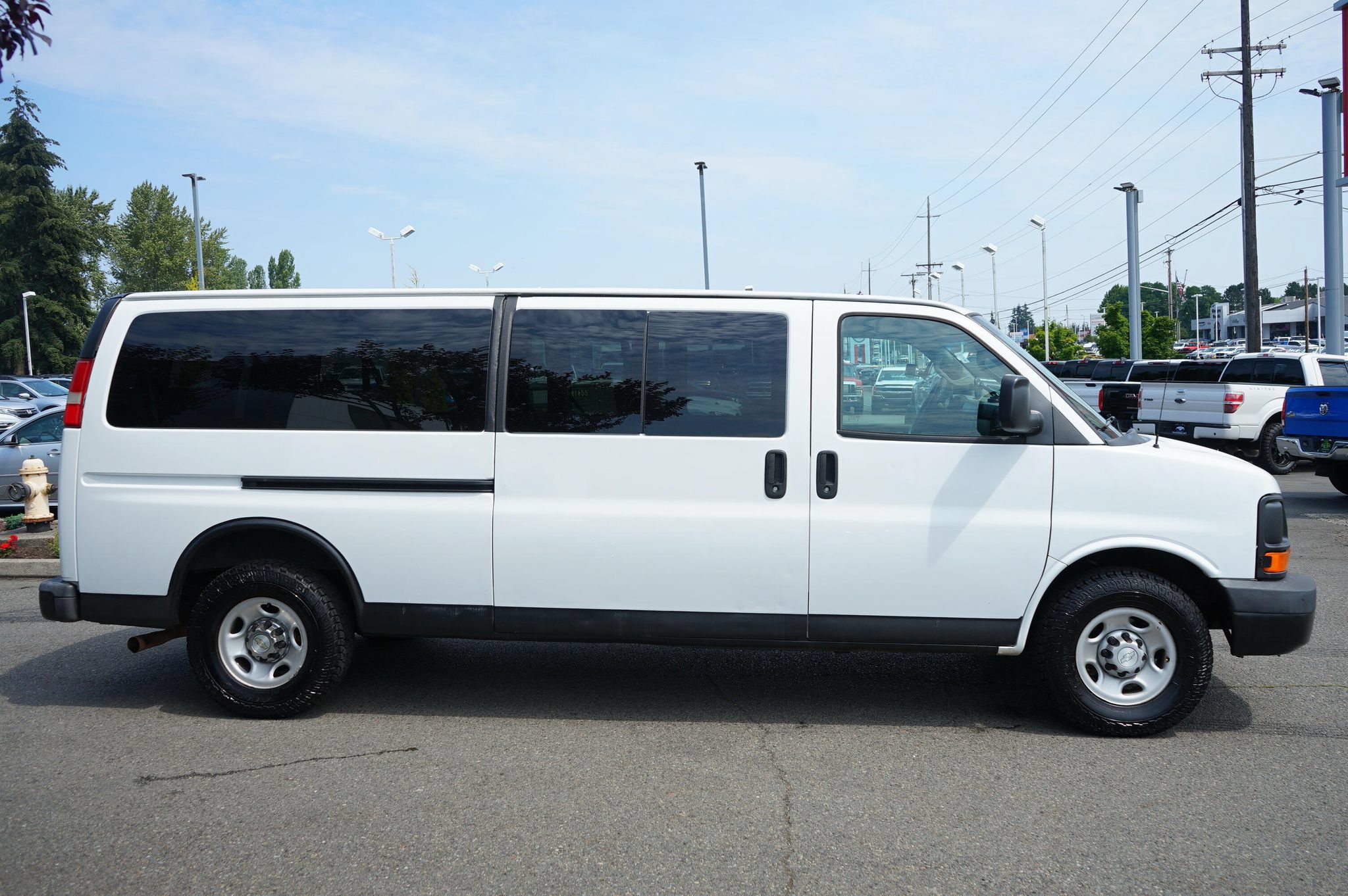 Used 2017 Chevrolet Express 3500 LS RWD image 7