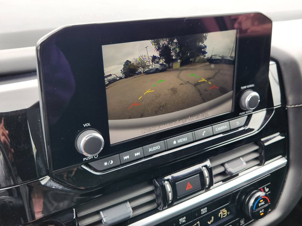 Used 2025 Nissan Pathfinder SV FWD image 9