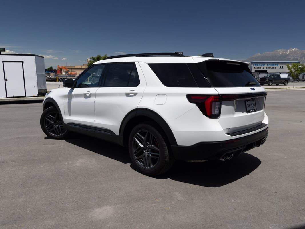 Used 2025 Ford Explorer ST AWD/4WD image 4