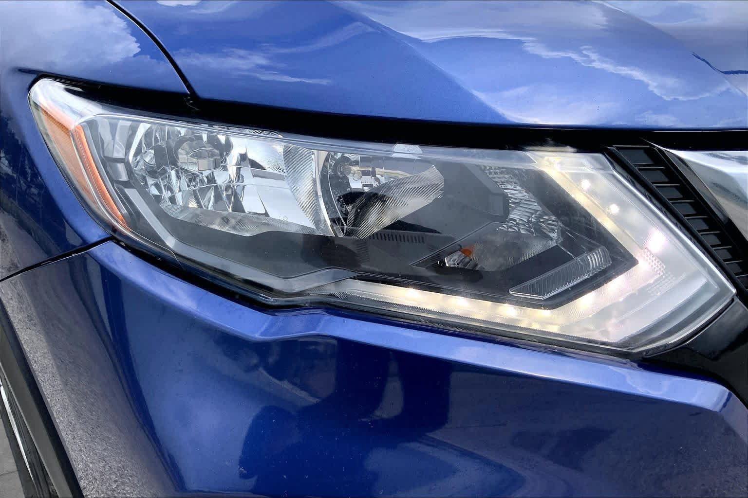 Used 2020 Nissan Rogue SV FWD image 27