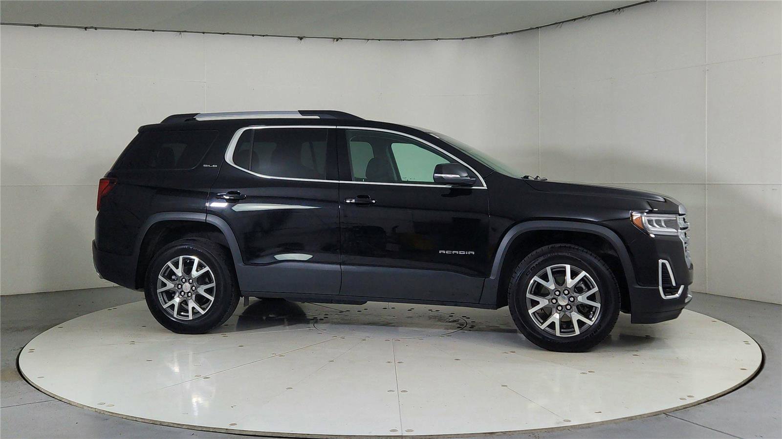 Used 2023 GMC Acadia SLE w/ Driver Convenience Package image 8