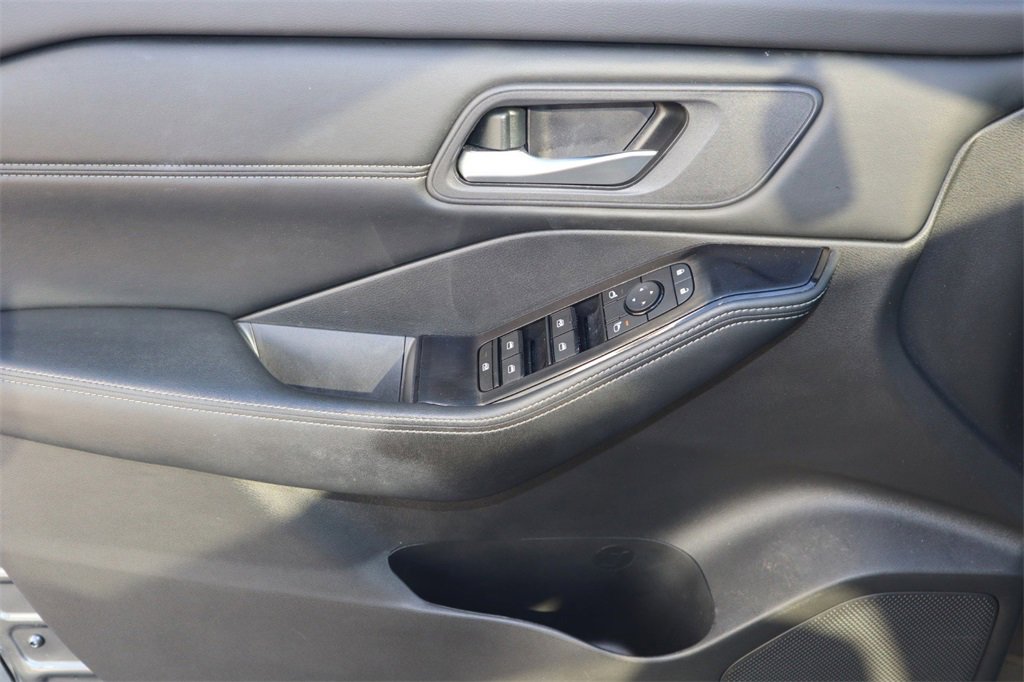 Certified 2024 Nissan Rogue SV w/ SV Premium Package image 19