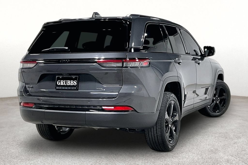 Used 2022 Jeep Grand Cherokee Altitude AWD/4WD image 2