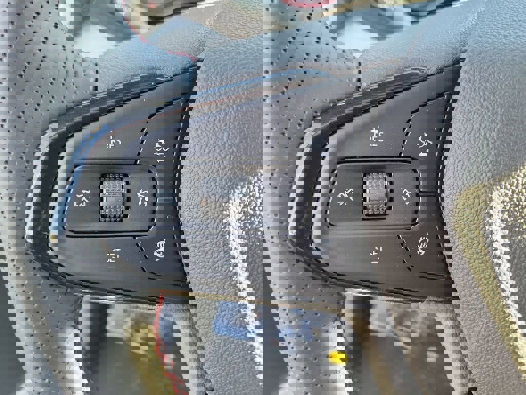 New 2026 Chevrolet Trax RS w/ Sunroof Package image 5