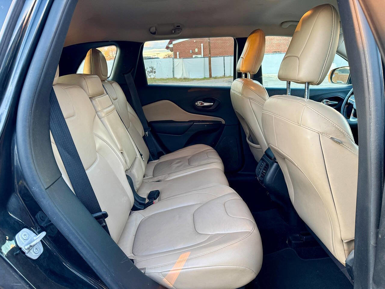 Used 2016 Jeep Cherokee Limited image 15