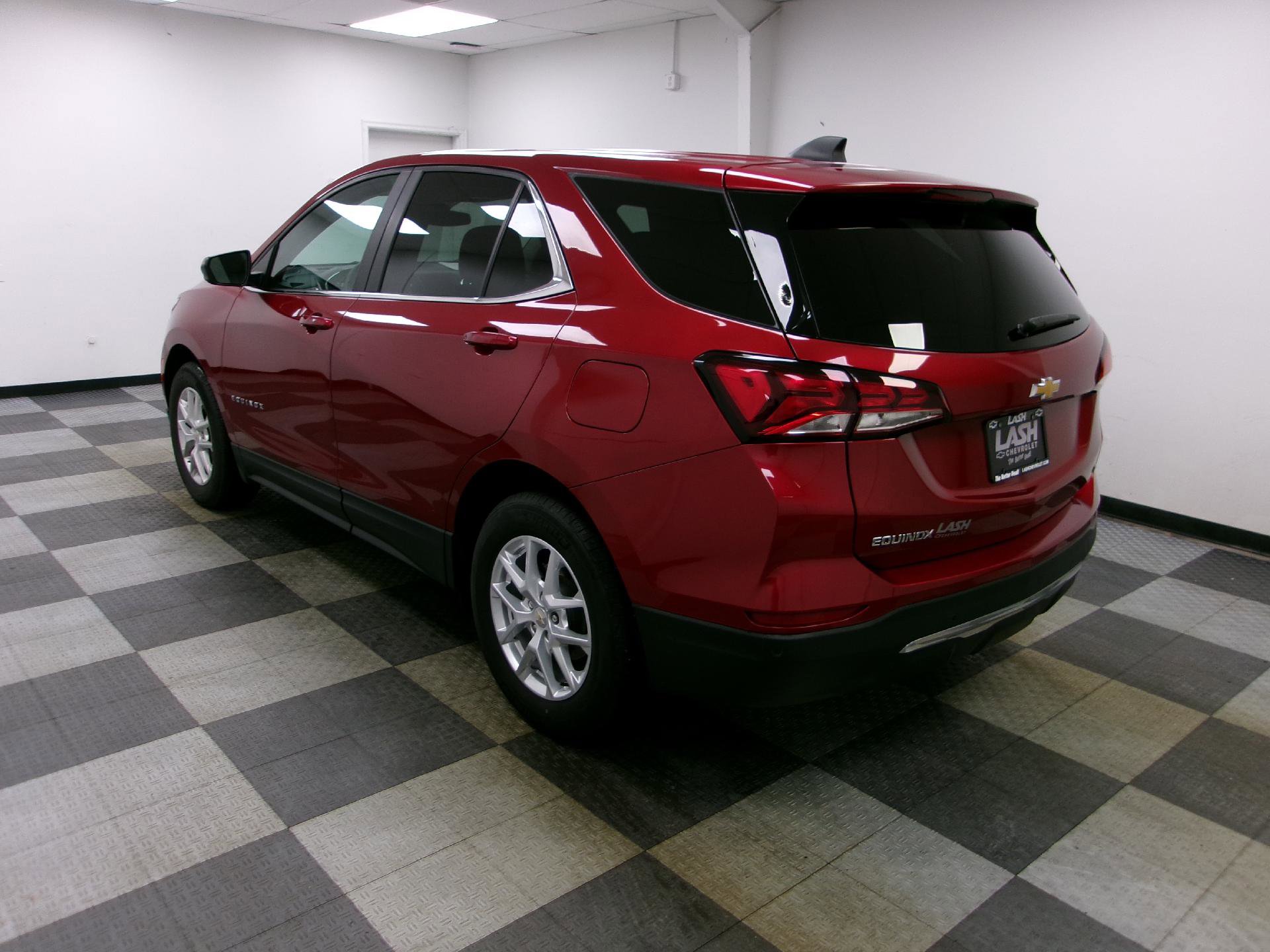 Used 2024 Chevrolet Equinox LT w/ LPO, Floor Liner Package FWD image 2