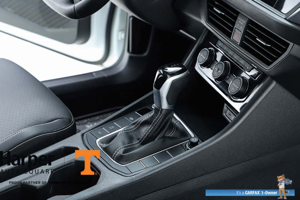 Used 2024 Volkswagen Jetta SE w/ Panoramic Sunroof Package image 33