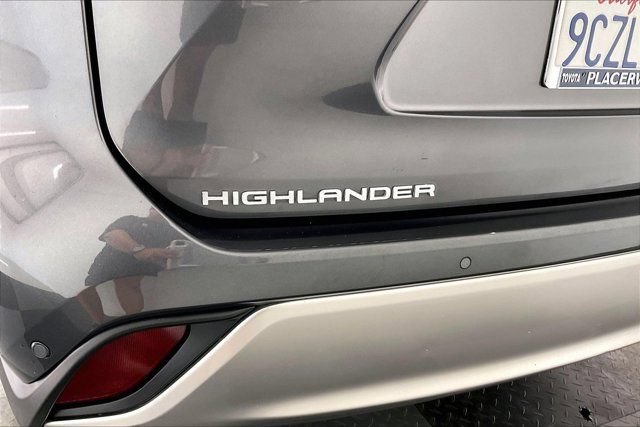 Used 2022 Toyota Highlander Platinum FWD image 32