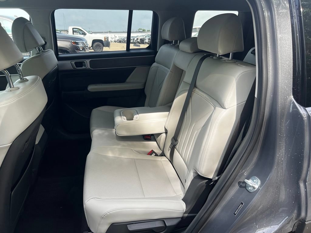 Used 2025 Hyundai Santa Fe SEL AWD/4WD image 32