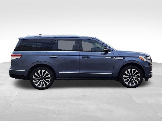 Certified 2023 Lincoln Navigator Reserve AWD/4WD image 10