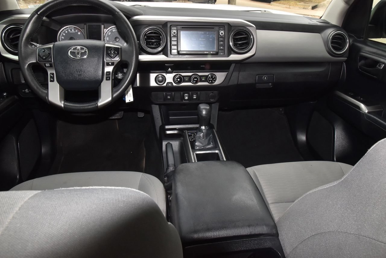 Used 2018 Toyota Tacoma SR5 AWD/4WD image 16