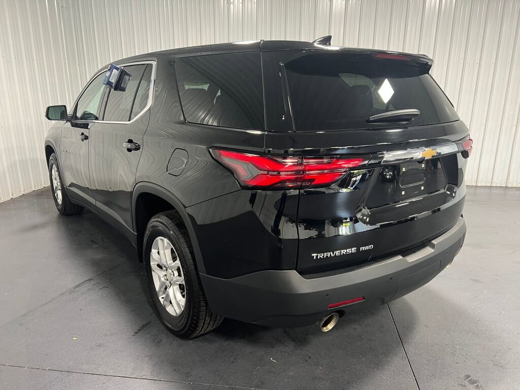 Used 2022 Chevrolet Traverse LS image 18