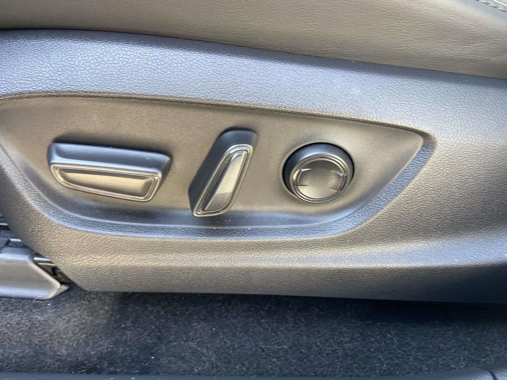 Used 2023 Toyota Crown Limited image 16