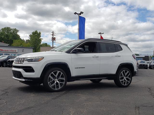 Used 2024 Jeep Compass Limited w/ Elite Group image 3