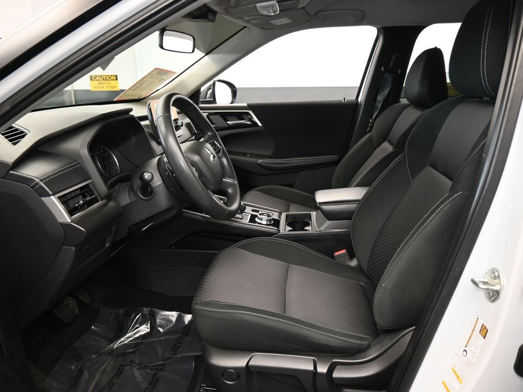 Used 2022 Mitsubishi Outlander ES image 11