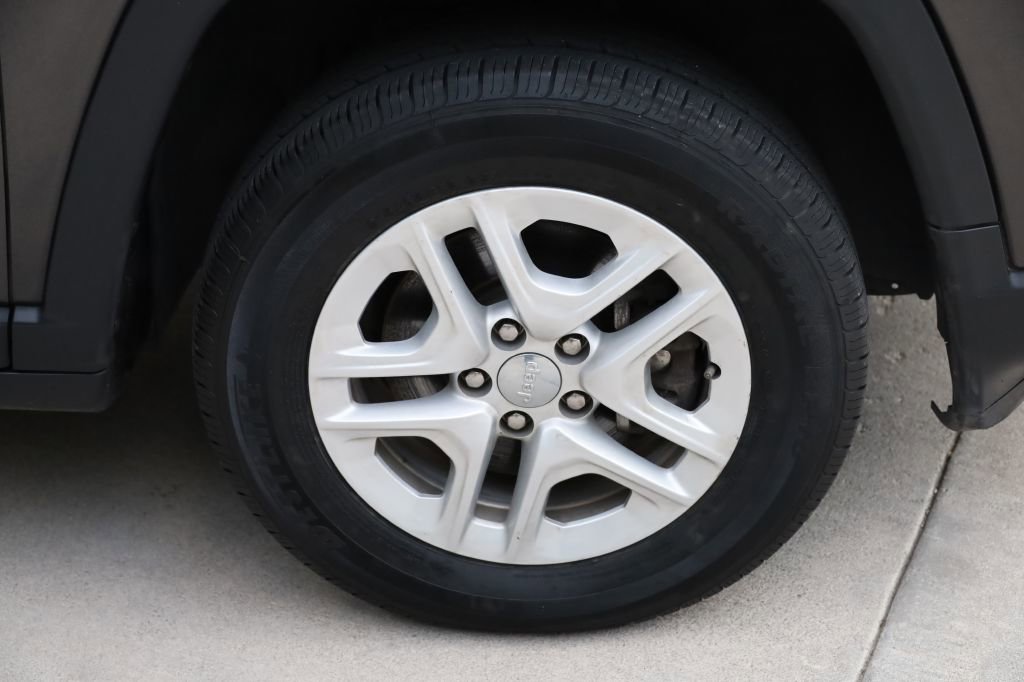 Used 2018 Jeep Compass Sport AWD/4WD image 33
