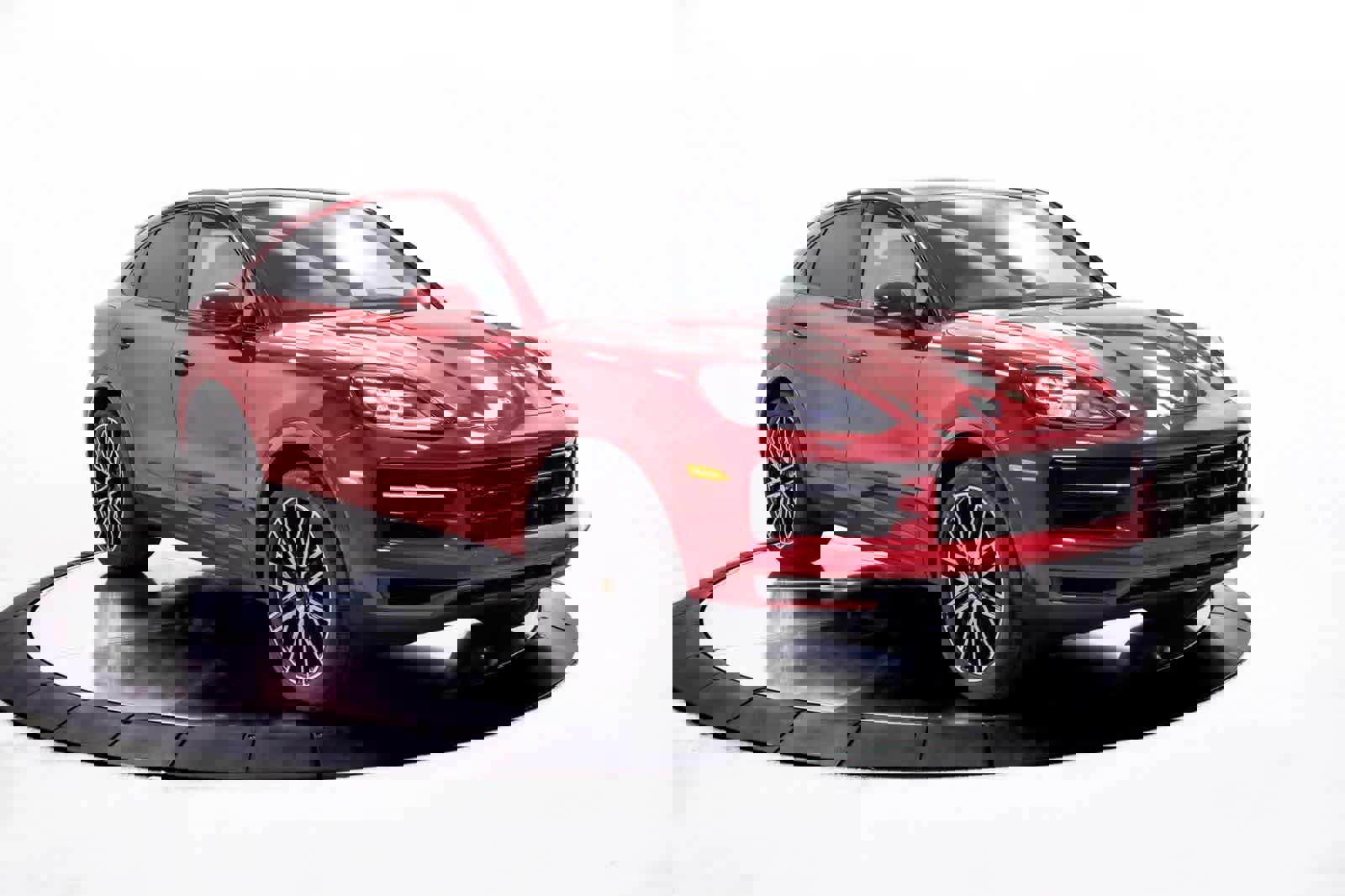 Certified 2025 Porsche Cayenne Coupe image 9