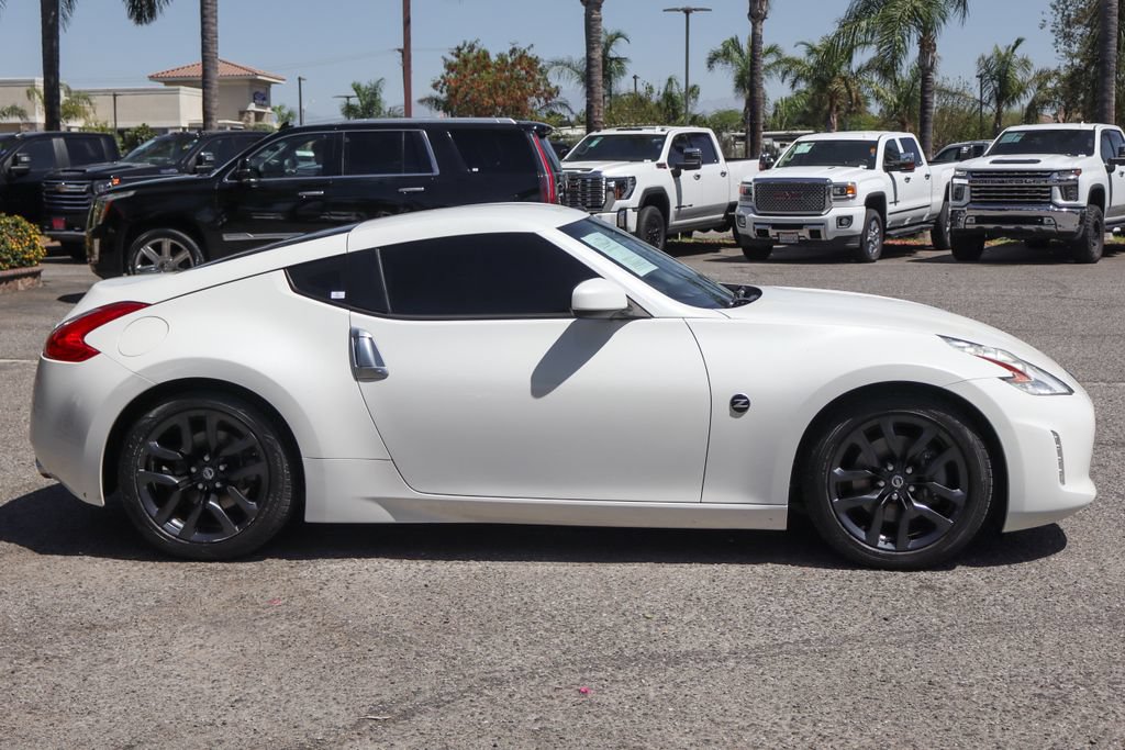 Used 2017 Nissan 370Z Coupe RWD image 10