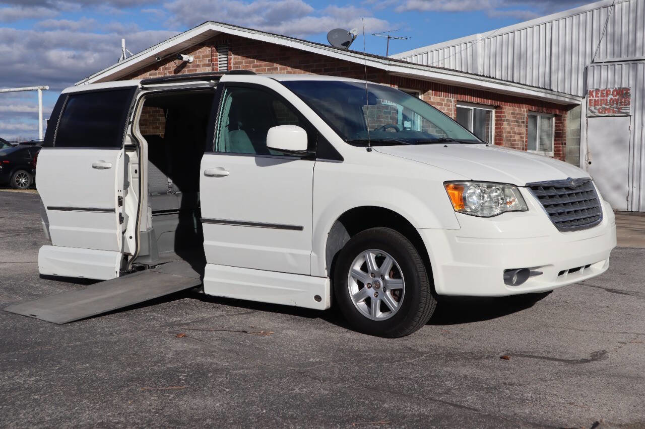 Used 2010 Chrysler Town & Country Touring image 1