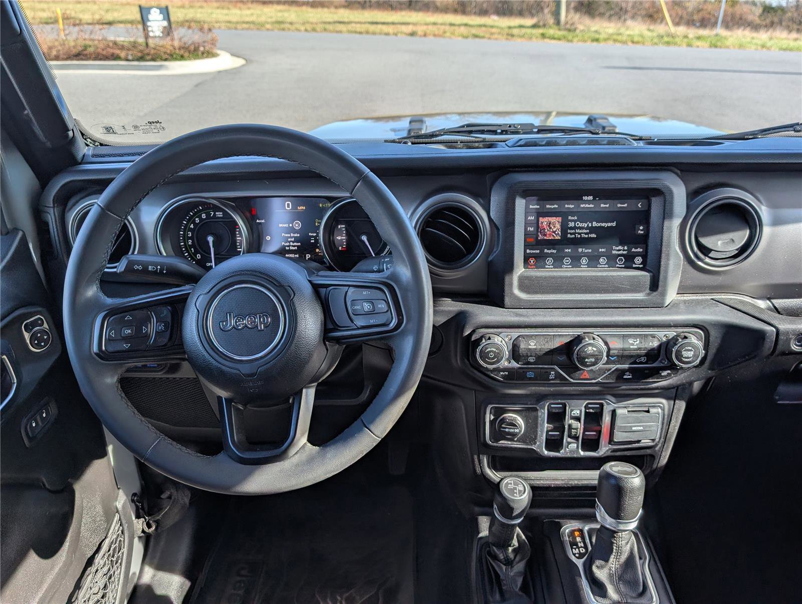 Used 2023 Jeep Wrangler Unlimited w/ Convenience Group image 17