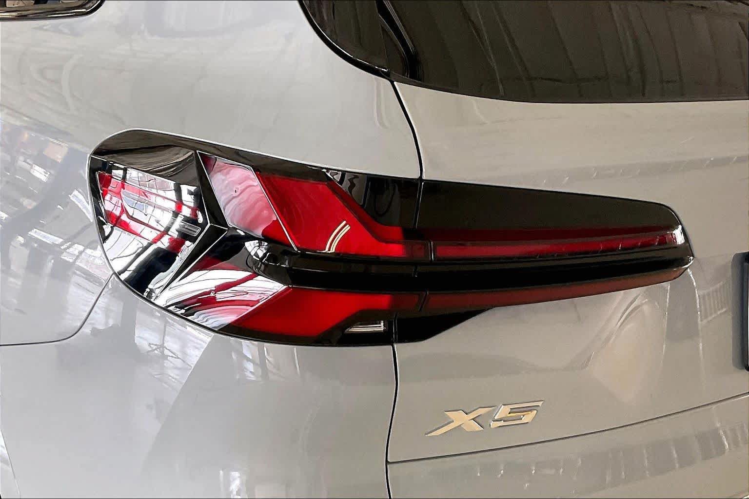 New 2026 BMW X5 xDrive40i w/ Executive Package AWD/4WD image 14