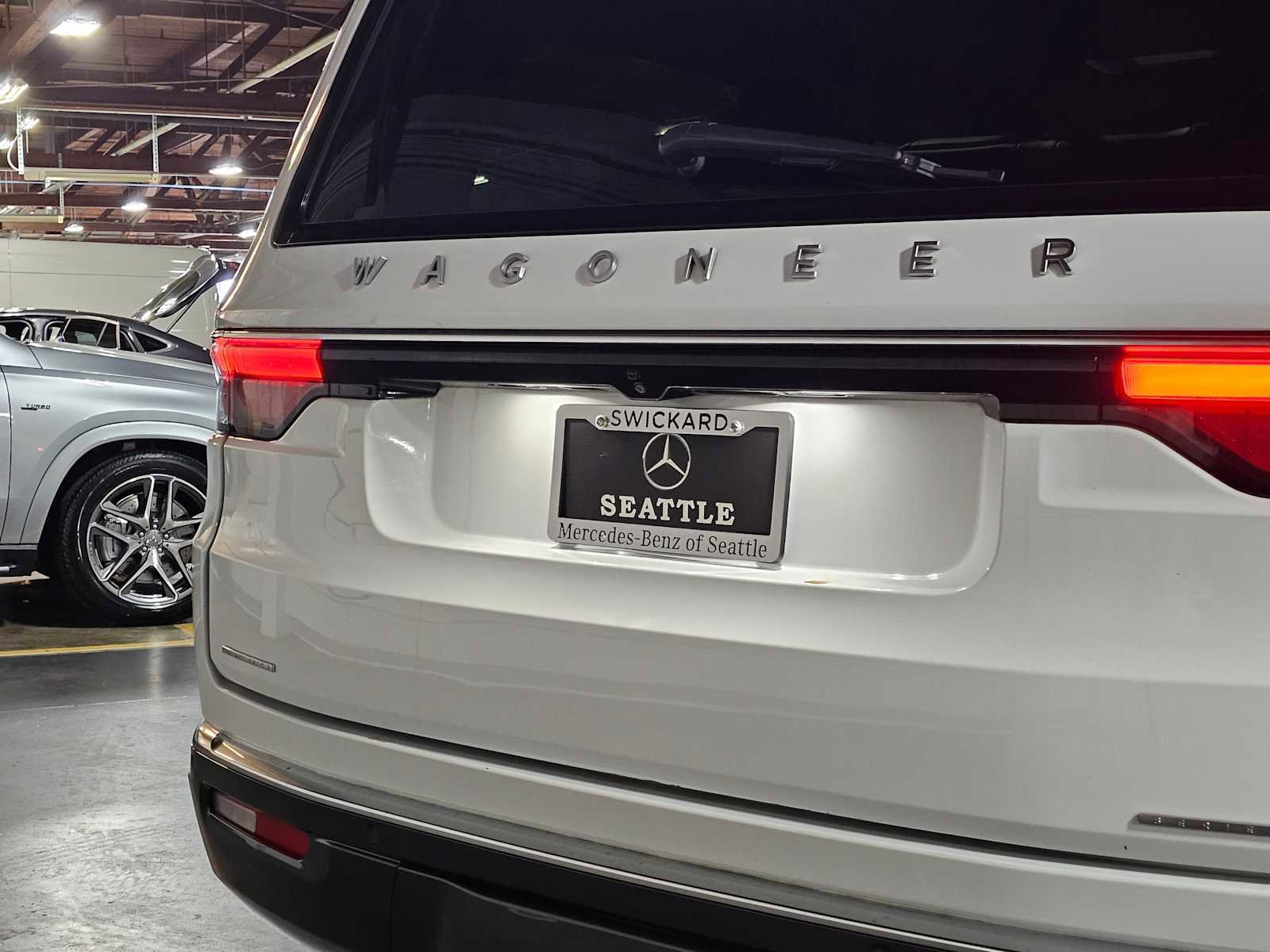 Used 2022 Jeep Wagoneer Series II w/ Premium Group I AWD/4WD image 16