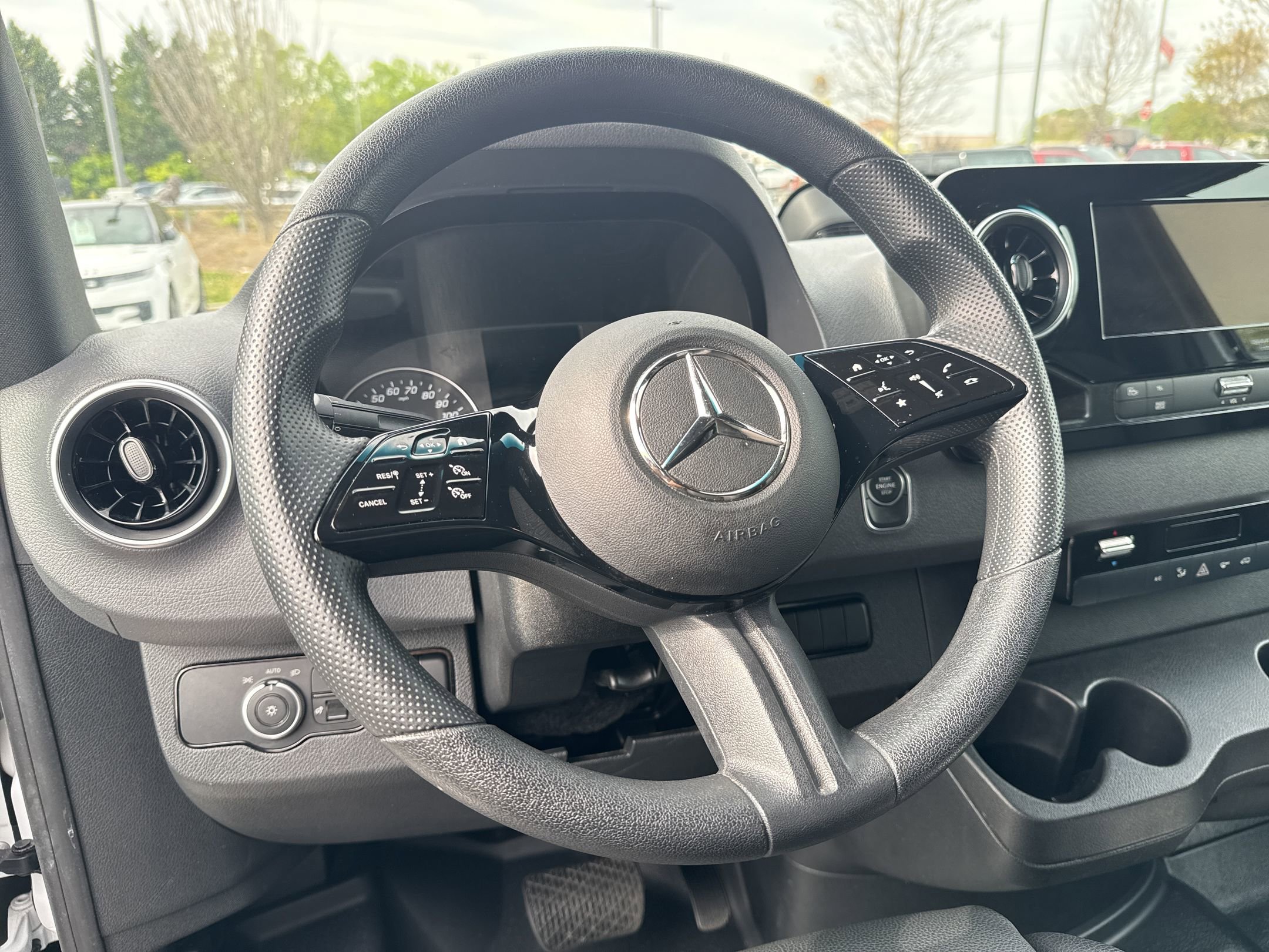 Used 2025 Mercedes-Benz Sprinter 2500 image 14