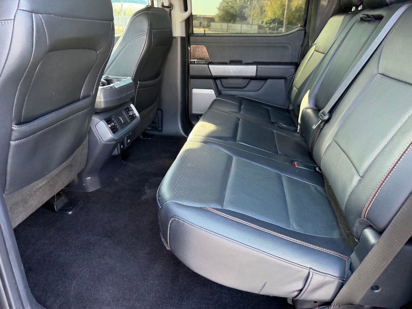 Used 2022 Ford F150 Lariat w/ Max Trailer Tow Package image 4