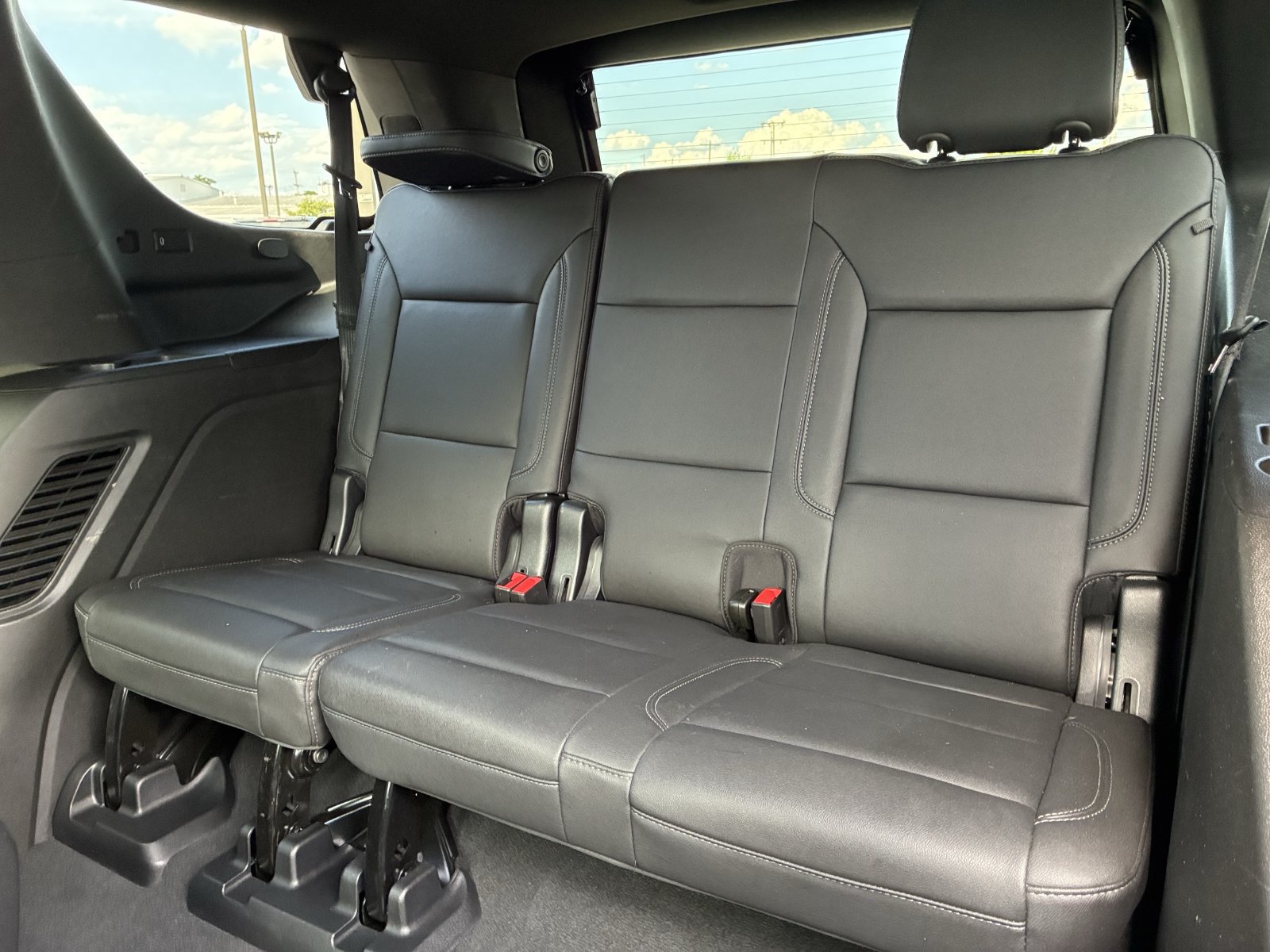 Used 2022 Chevrolet Tahoe Z71 w/ Luxury Package AWD/4WD image 23